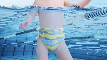 培养游泳健将从选购婴儿游泳纸尿裤开始～