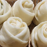 好吃的“玫瑰花”，先卷后蒸，柔软蓬松，白嘴就能吃2个