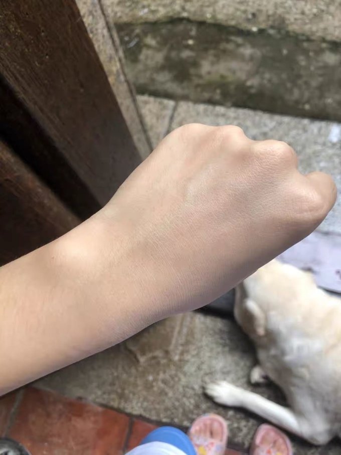 珀莱雅粉底液