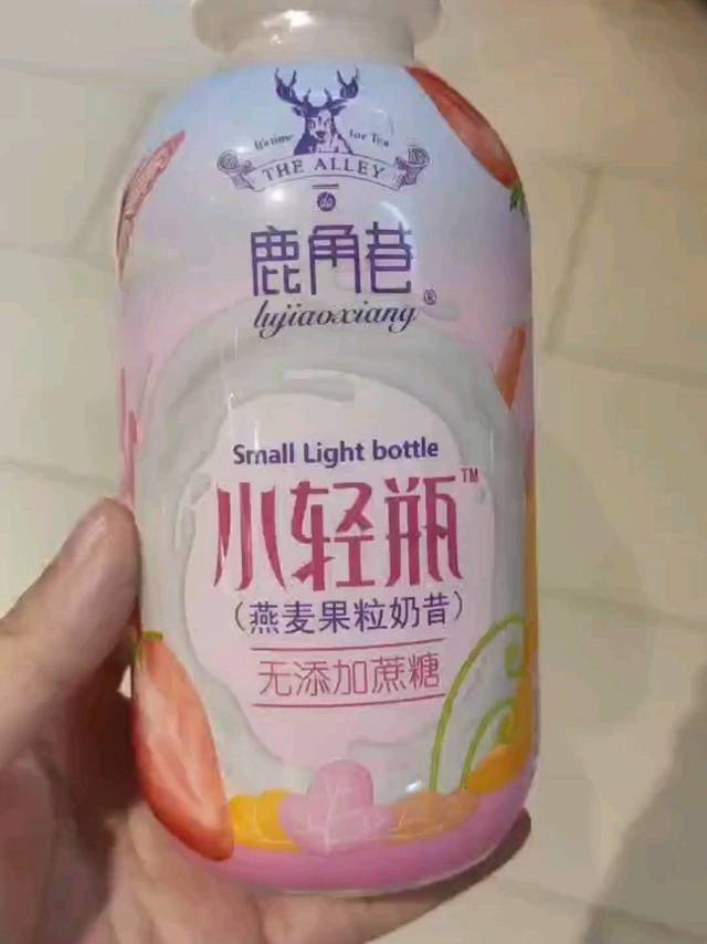 鹿角巷果燕麦果粒奶昔，果味纯正健康营养！