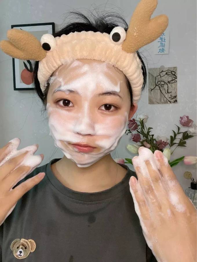 缔娅洁面乳