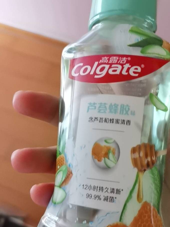 高露洁漱口水
