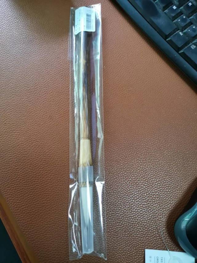 毛笔做工精致，拿在手里很有质感