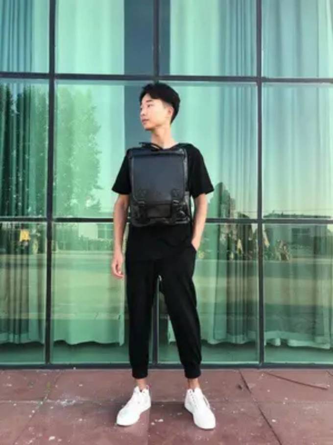 男士双肩包