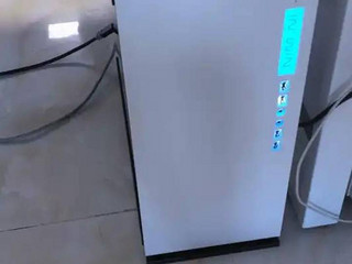 白色电脑主机