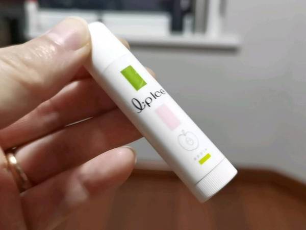 apple苹果味润唇膏