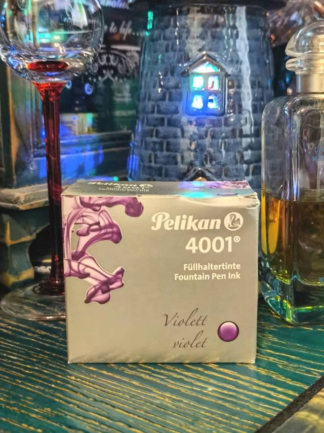 永恒纠缠的优雅和狂乱：百利金紫罗兰