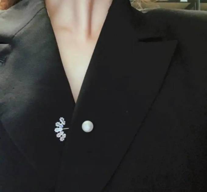 晓色胸针