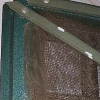 小问题自己修 篇三十五：用胶带修防盗门上的防蚊纱网脱框