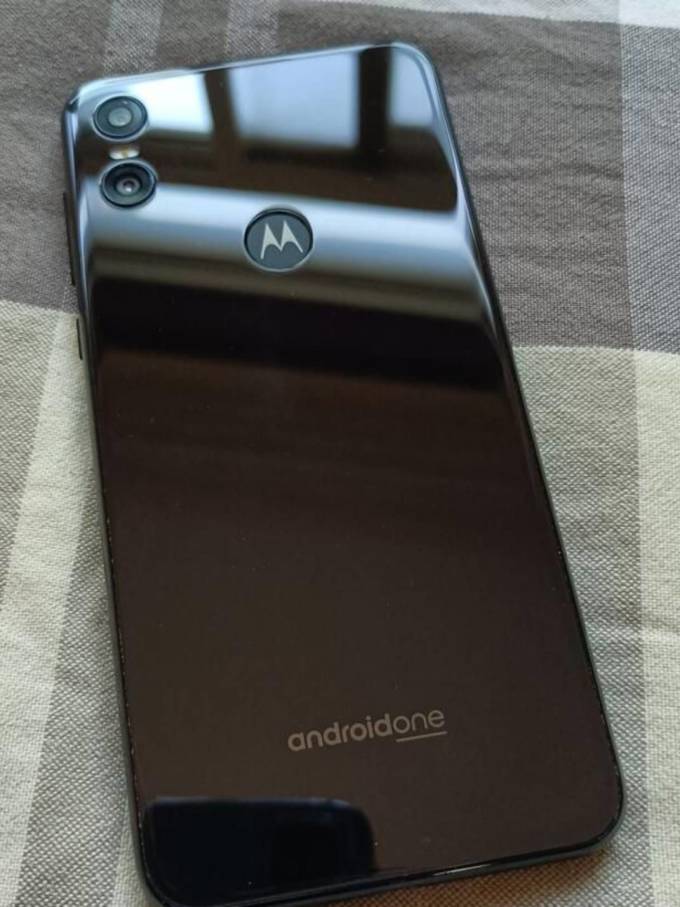 摩托罗拉安卓手机怎么样 纯正谷歌原生系统的体验-moto one_什么值得