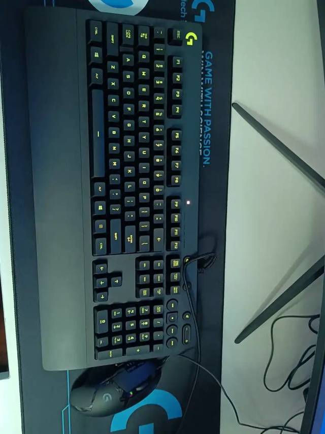 罗技（G）G213 有线游戏键鼠套装