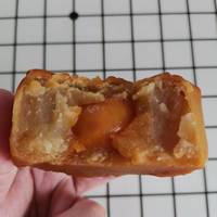 这款蛋黄月饼好吃！