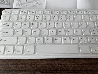 小清新电脑外设键盘，打字非常舒服！