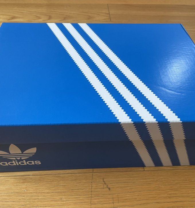 阿迪达斯休闲运动鞋