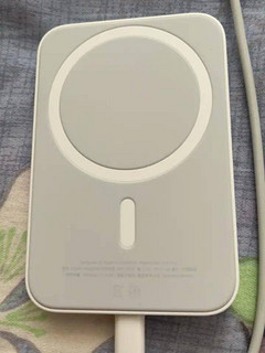 Apple苹果原装磁吸外接电池