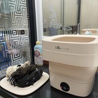 说实话刚开始看到这个迷你洗衣机颜值很高