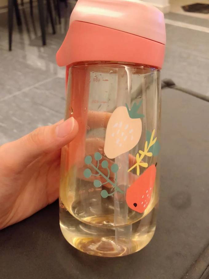 小袋鼠巴布学饮杯