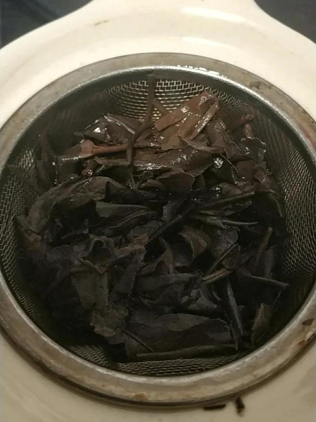 
送货非常快，包装细心简约。白茶味道十分