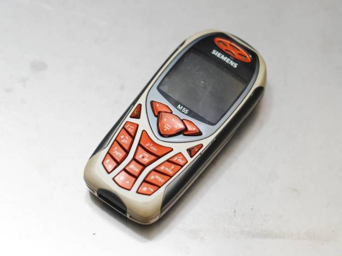 硬朗的天蝎西门子m55直板手机