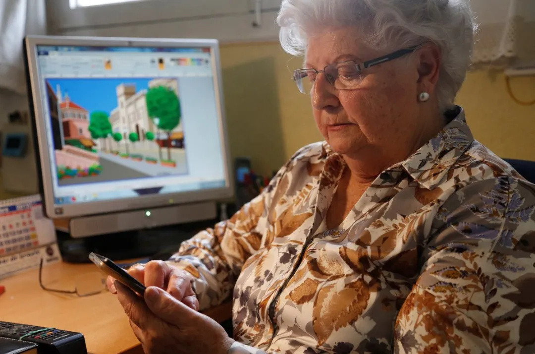 91岁的西班牙老奶奶，用电脑画画火遍外网，不仅收获了三十万粉丝，更是俘获了无数人的心～
