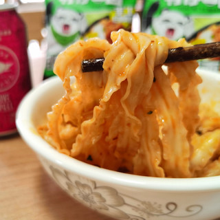 还吃老坛酸菜面？这个椒麻拌面劲道爽滑，满嘴椒麻香，吃完一盘超过瘾