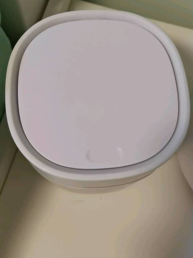 桌面自动垃圾桶