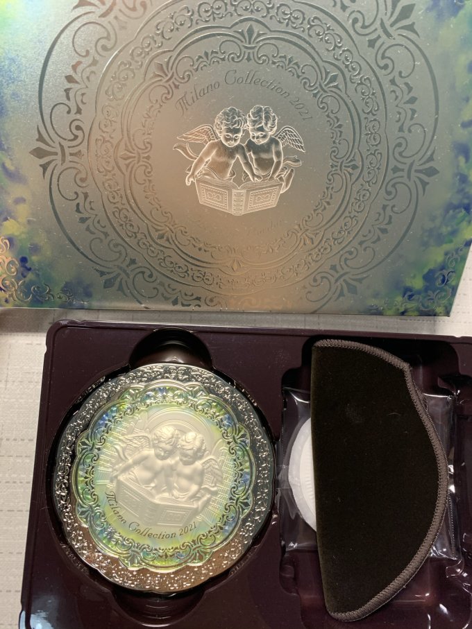 佳丽宝粉饼