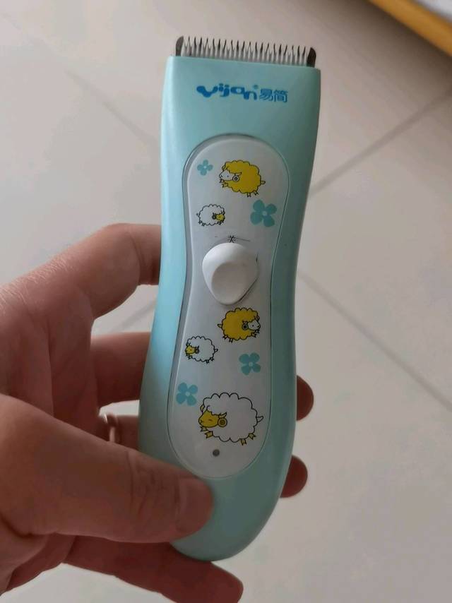 易简儿童理发器