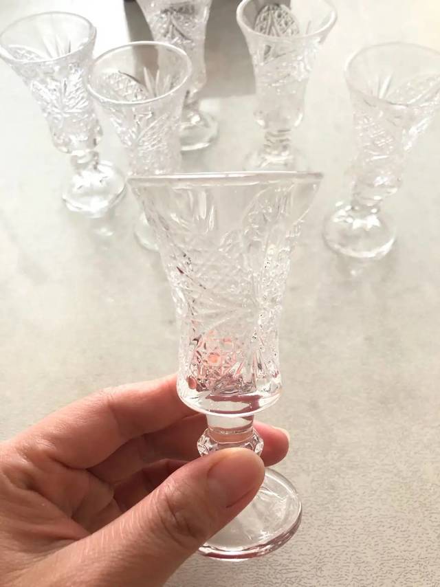 刻花玻璃酒杯