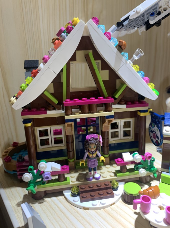 精致美观的乐高滑雪小木屋