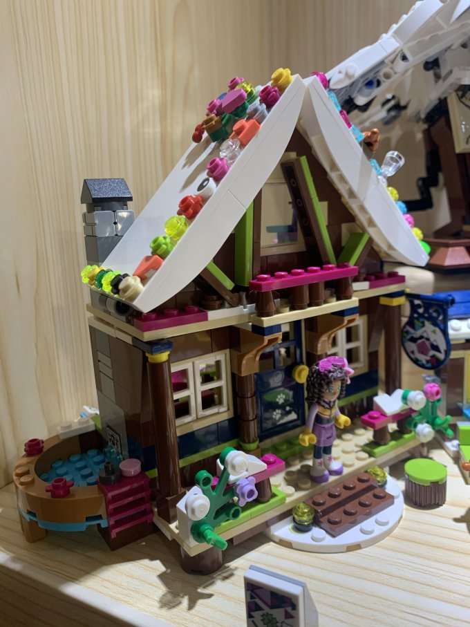 精致美观的乐高滑雪小木屋