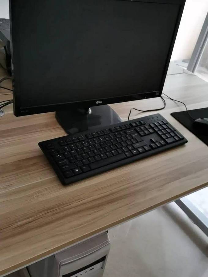 雅美乐电脑桌