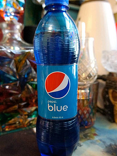 百事限定版巴厘岛蓝色可乐？有趣的轮回啊