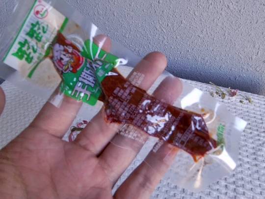 露露肉干，咸淡正好，味道不会特别重