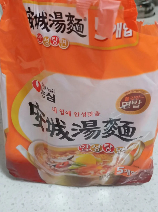 这款进口农心安城汤面很好吃，面条🍜劲道，