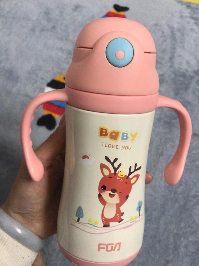 冬天到了，就需要保温杯给宝宝喝水，挑选了