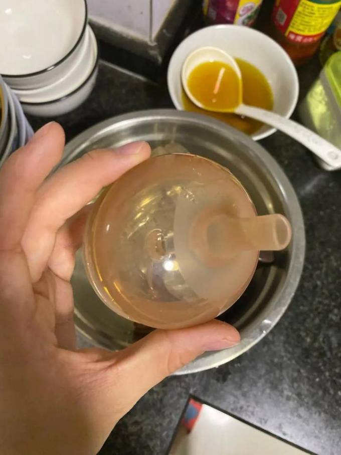 世喜学饮杯