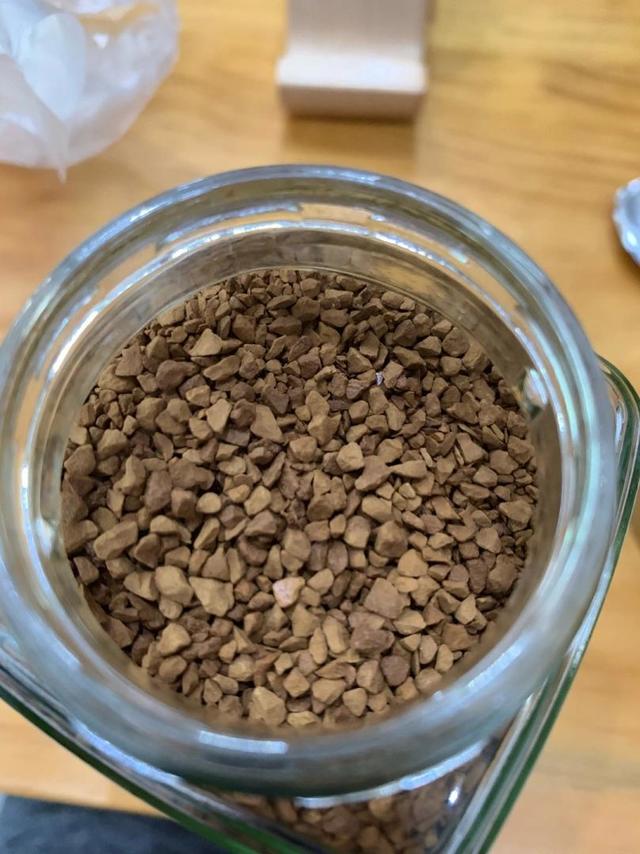 
ASDA除了咖啡还有卖牛奶。这款速溶咖