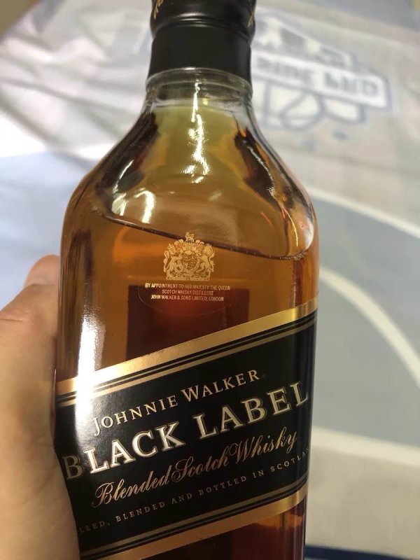 尊尼获加黑牌12年黑方威士忌700ml一瓶送包