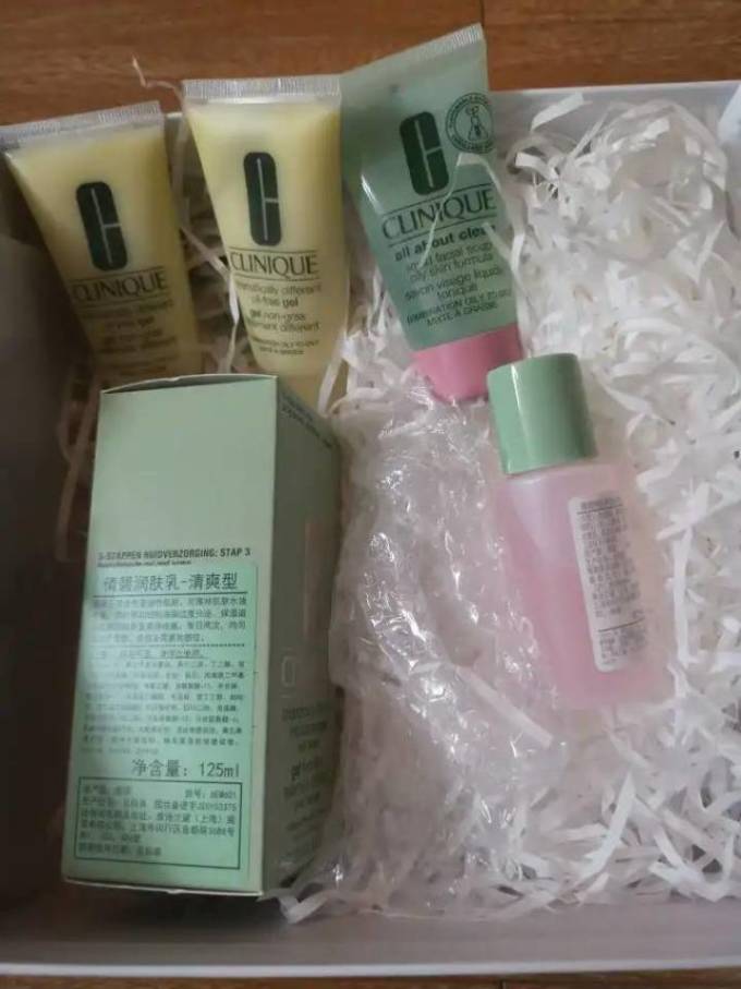 倩碧乳液