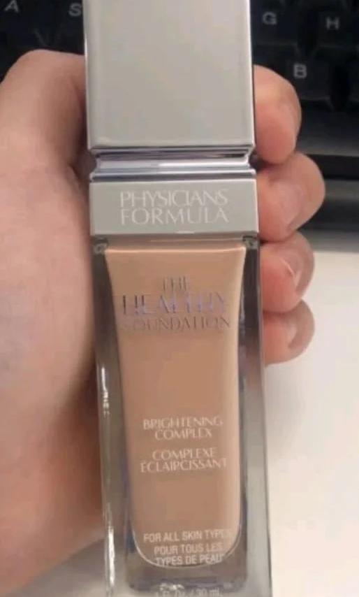 本人干性敏感肌，属于黄一白，买的是最白是