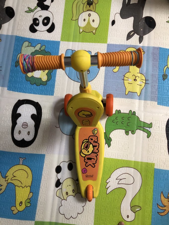 乐的儿童滑板车