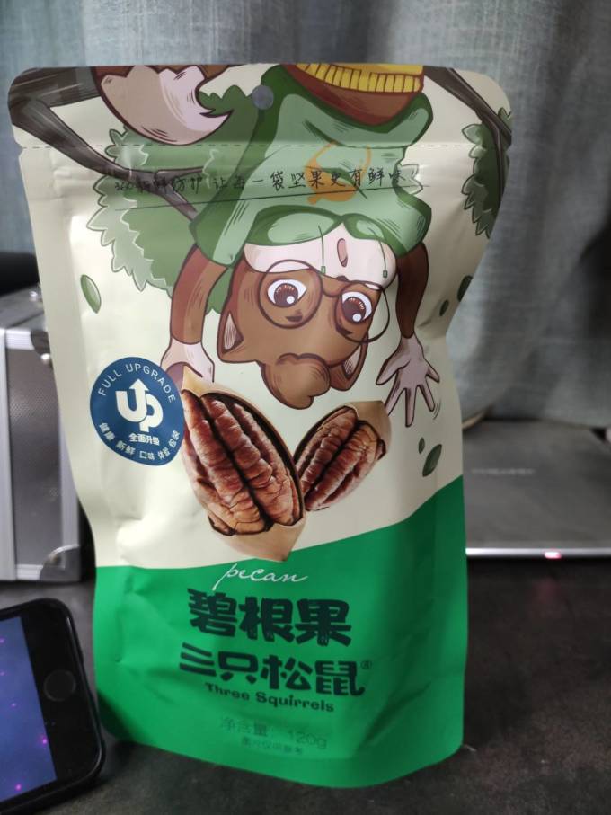 三只松鼠碧根果
