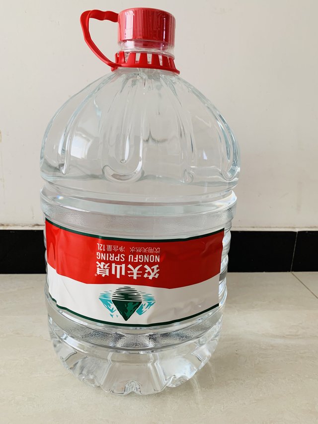 7块钱入手的12L农夫山泉水