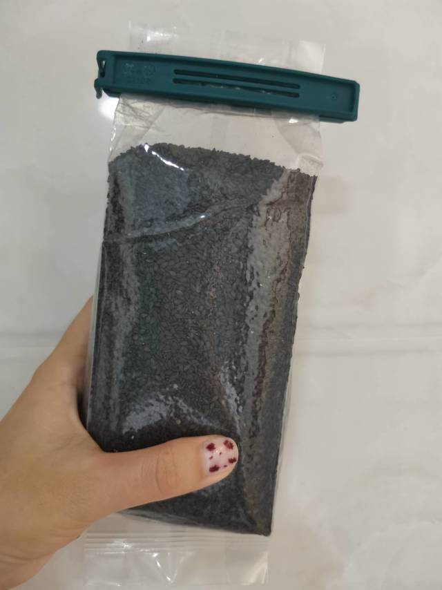 颗粒很饱满的黑芝麻