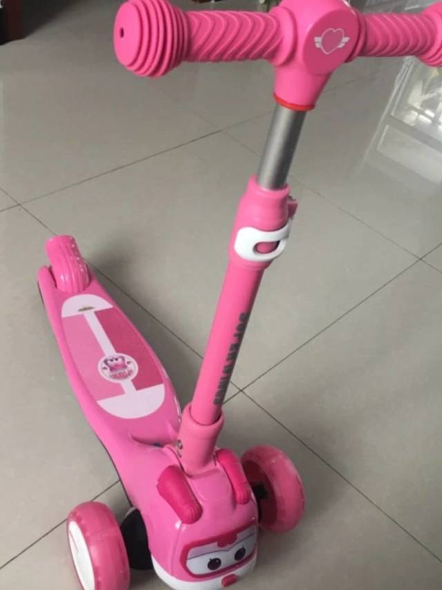 奥迪双钻滑板车
