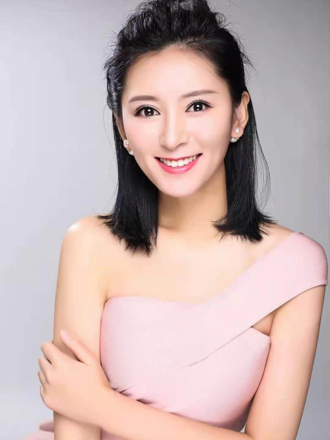 蓝系润唇膏