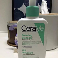 ceraVe洗面奶，洗澡洗脸一瓶搞定。