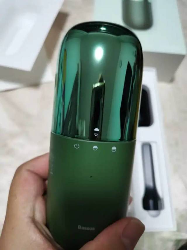 倍思车载吸尘器