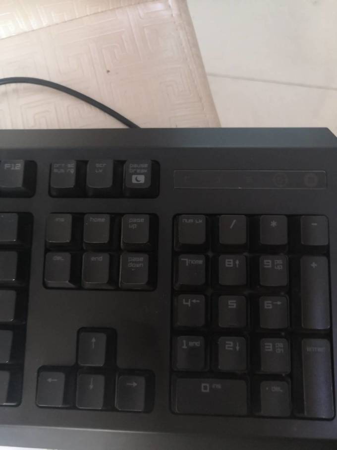 好用的雷蛇二角尘蛛键盘测试